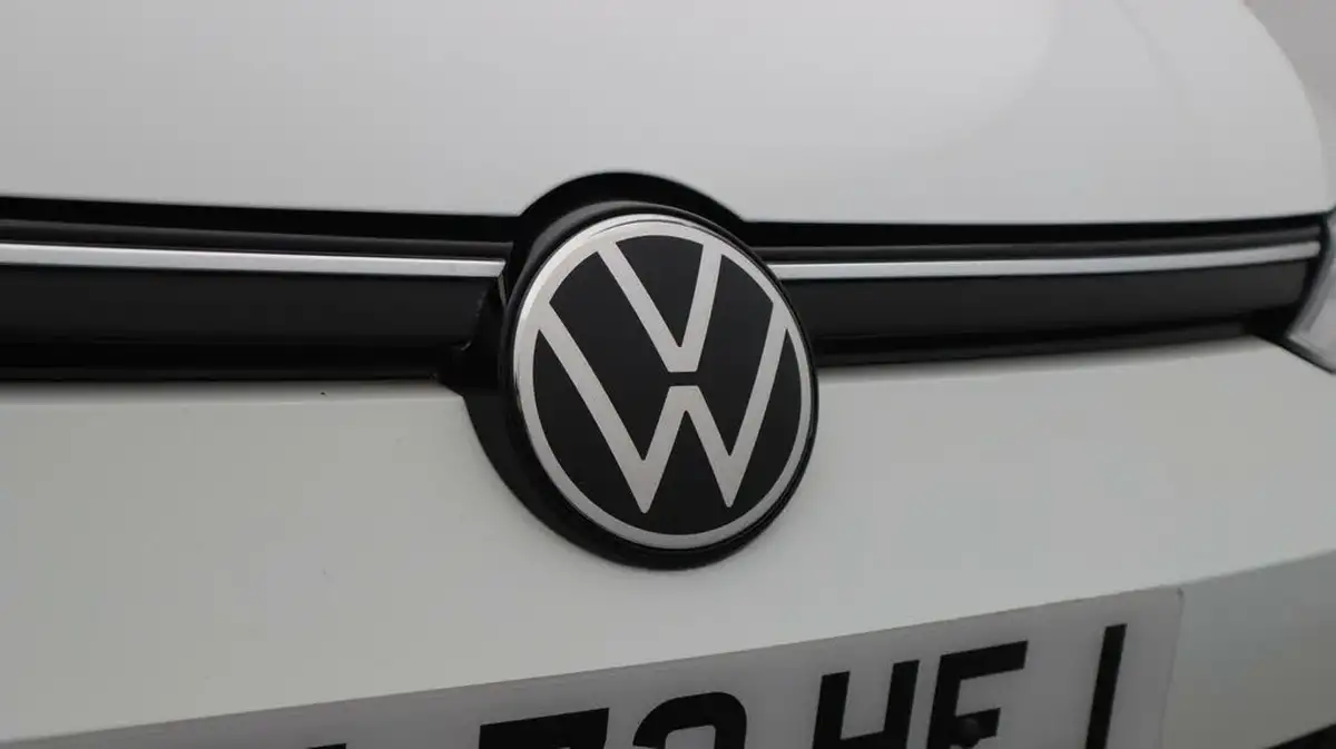 2022-volkswagen-golf-15-tsi-life-150ps-hatchback-big-21