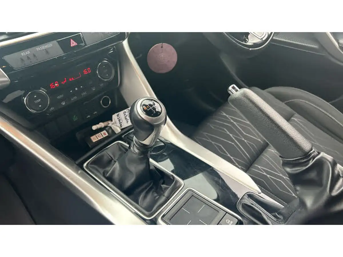 2021-mitsubishi-eclipse-cross-15-4-big-12
