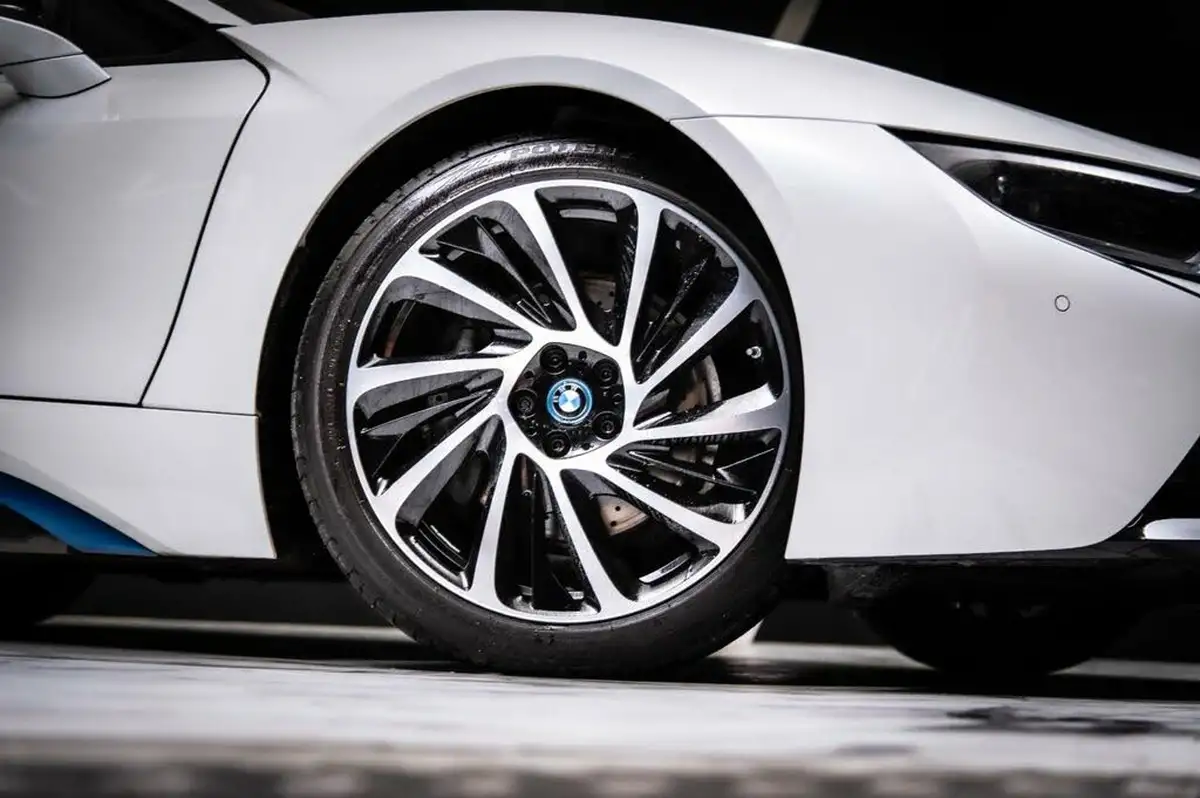 2016-bmw-i8-15-big-45