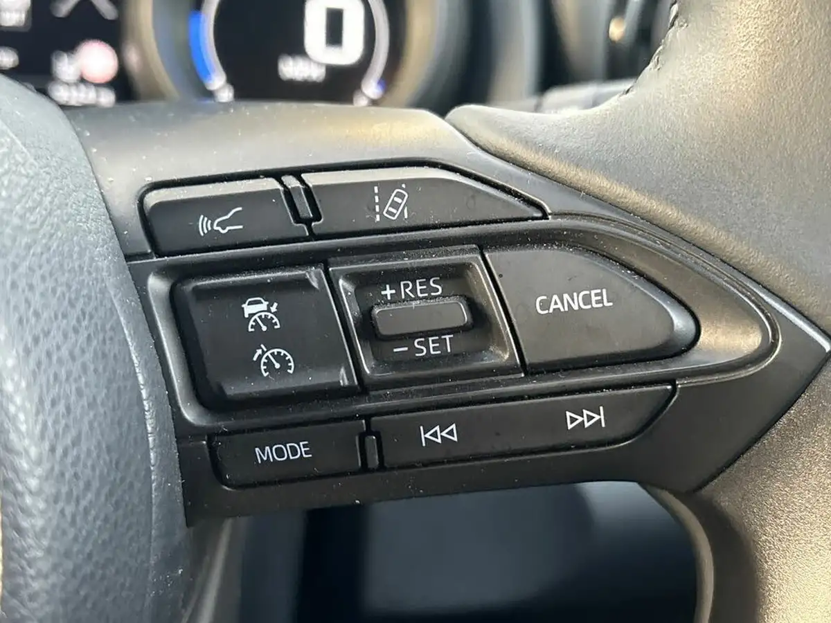 2023-toyota-yaris-cross-15-vvt-i-icon-big-16