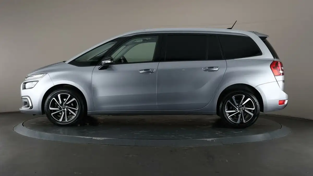 2021-citroen-grand-c4-spacetourer-12-puretech-sense-big-4