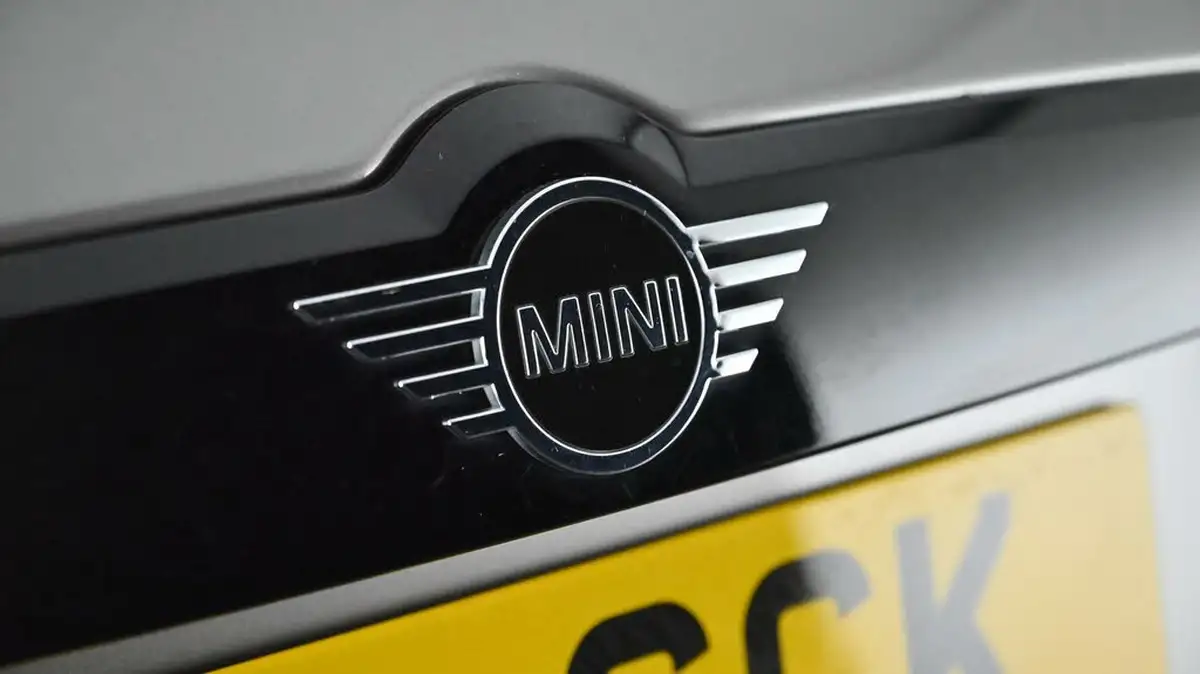 2019-mini-countryman-20td-cooper-d-classic-all4-big-19