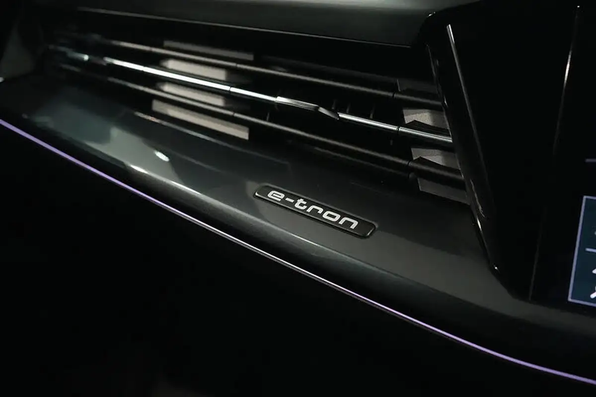 2024-audi-q4-e-tron-45e-s-line-sportback-auto-big-40