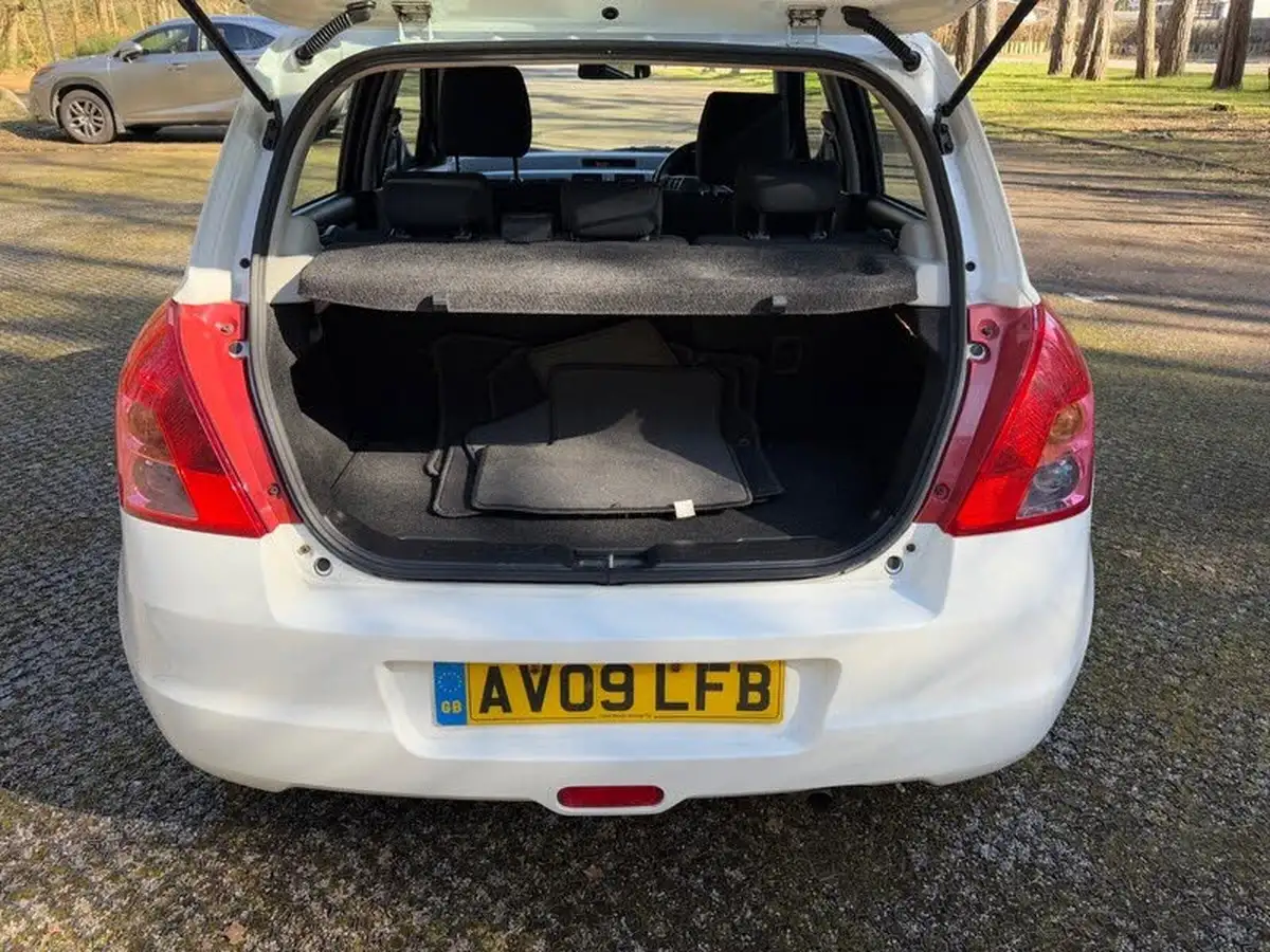 2009-suzuki-swift-15-glx-5d-big-36