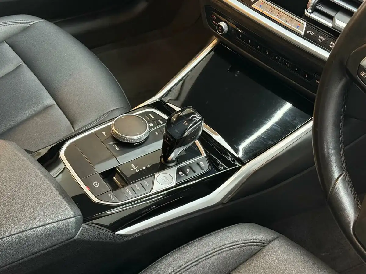 2020-bmw-3-series-20-330e-se-pro-saloon-4d-big-14