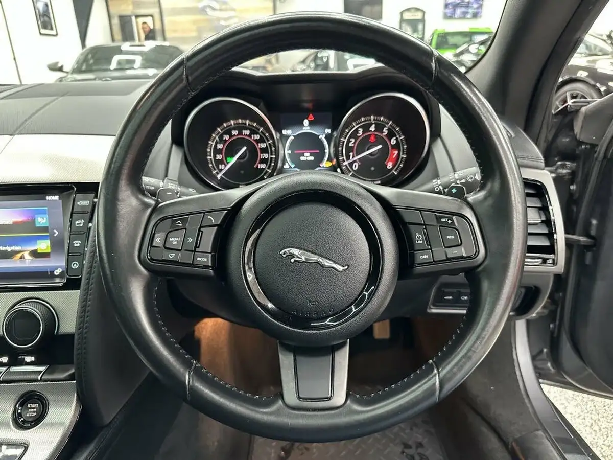 2015-jaguar-f-type-30-v6-coupe-quickshift-big-21