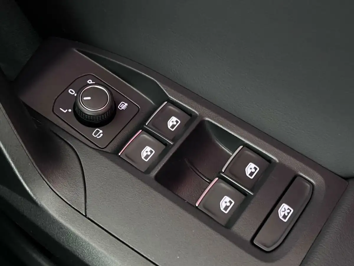 2021-seat-leon-15-etsi-fr-hatchback-big-36