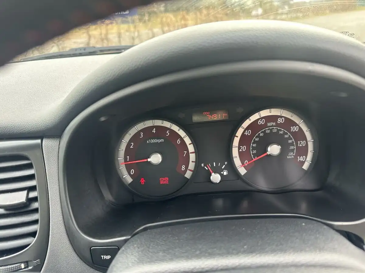2010-kia-rio-14-graphite-big-11