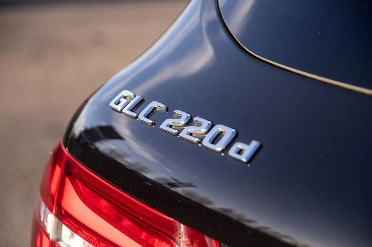 2018-mercedes-benz-glc-class-21d-glc220d-urban-edition-big-7