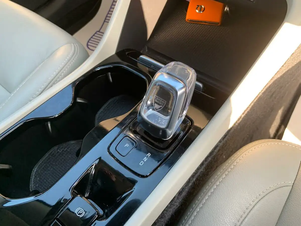 2018-volvo-xc40-20td-d4-inscription-big-21