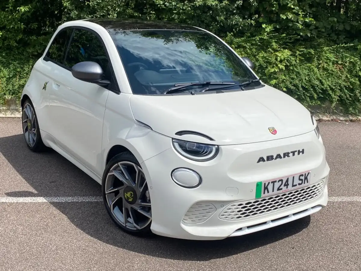 2024-abarth-500-e-500e-big-0