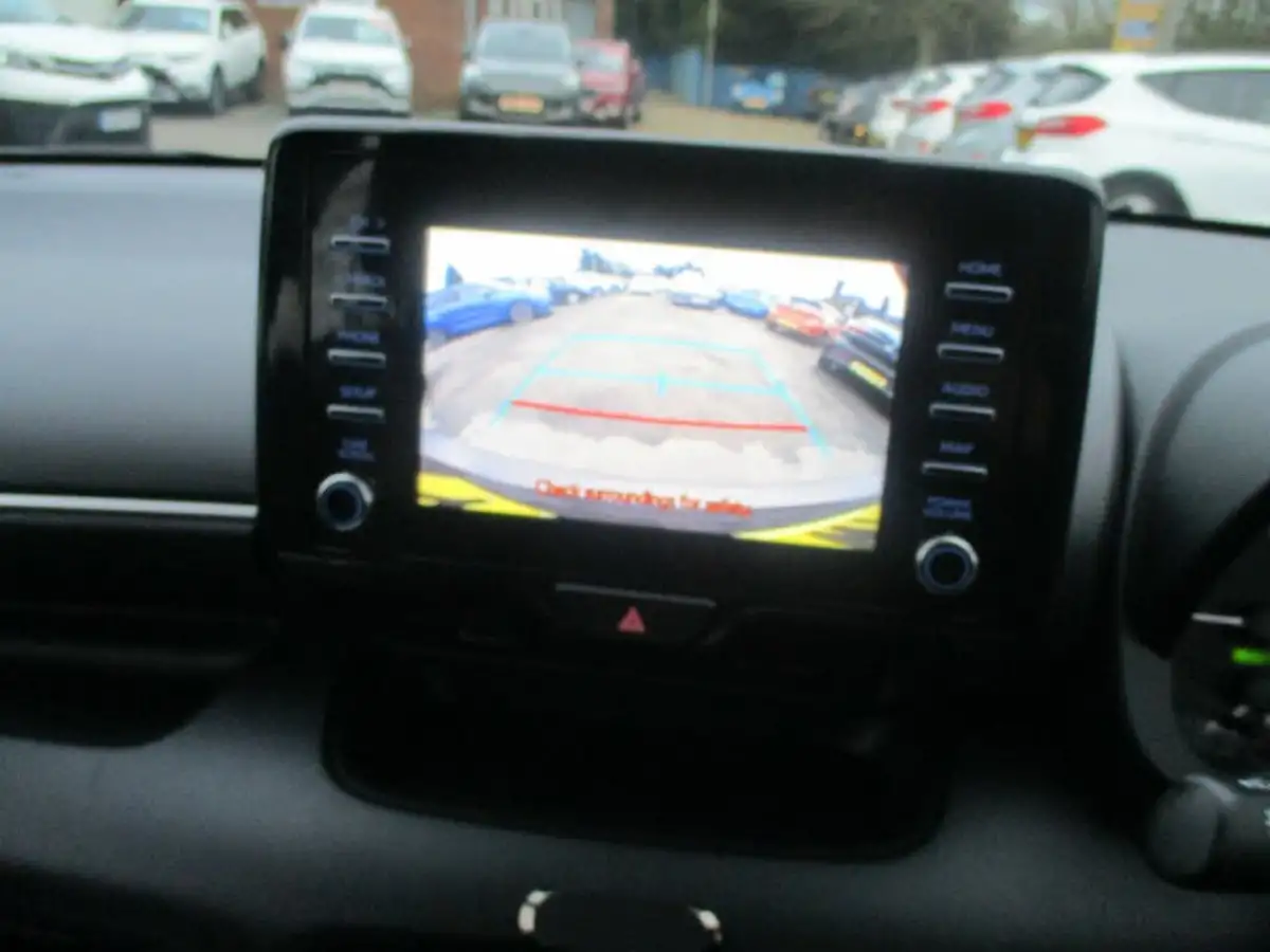 2022-toyota-yaris-15-vvt-i-icon-big-12