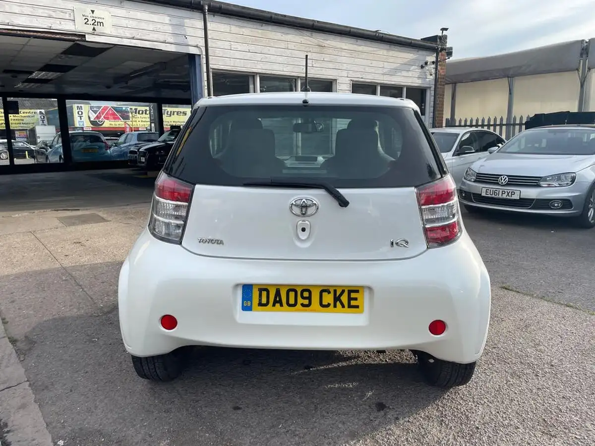 2009-toyota-iq-10-2-big-12