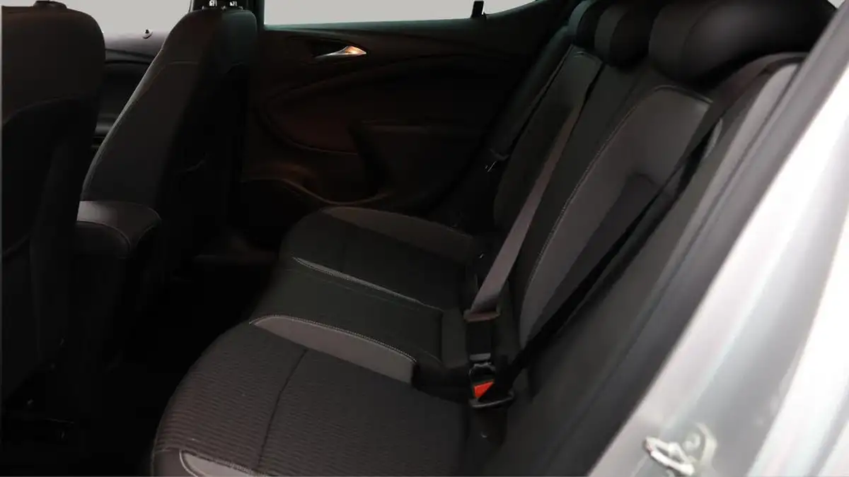 2021-vauxhall-astra-12-turbo-griffin-edition-hatchback-big-16