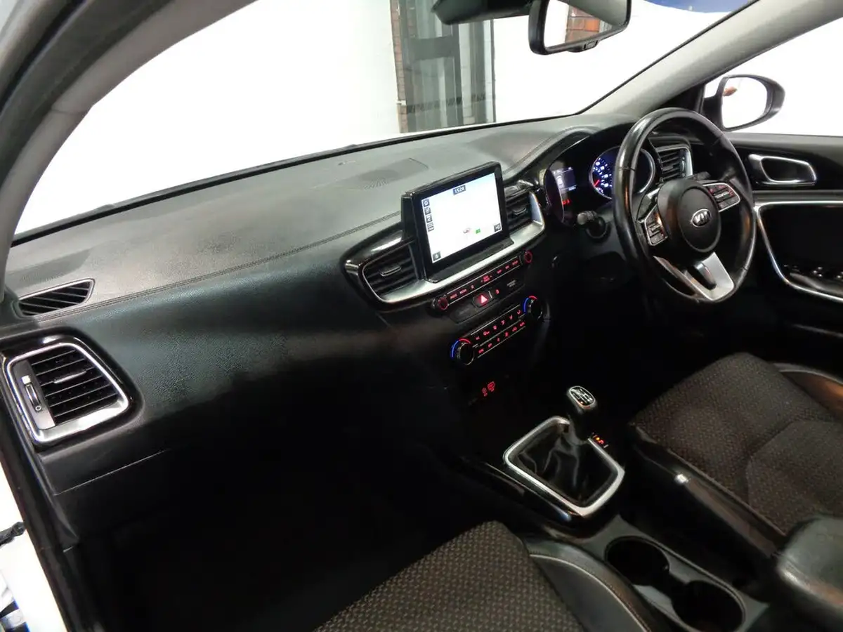 2019-kia-ceed-10-t-gdi-3-sportswagon-big-5