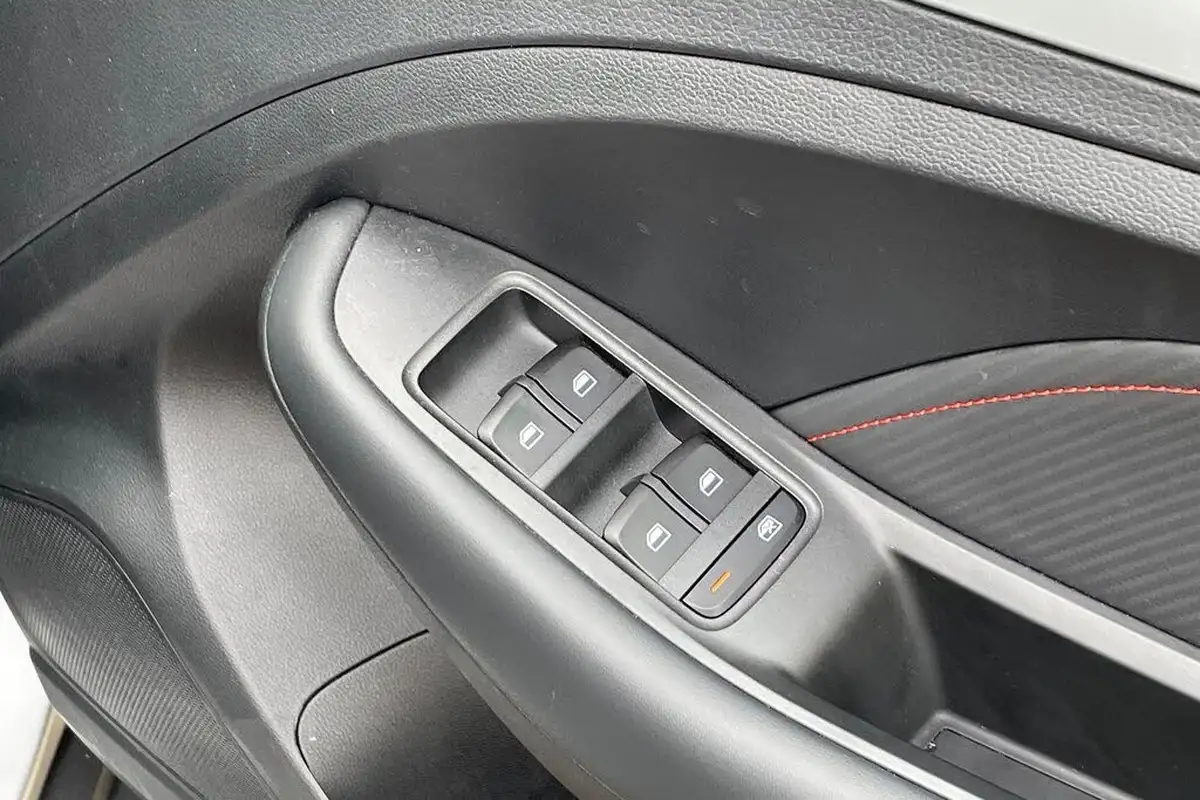 2024-mg-zs-suv-e-trophy-connect-ev-156ps-long-range-big-17