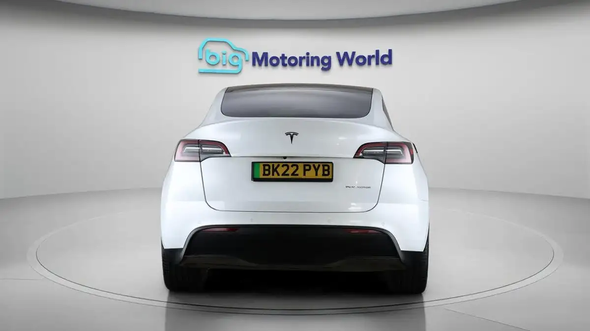 2022-tesla-model-y-e-long-range-big-5