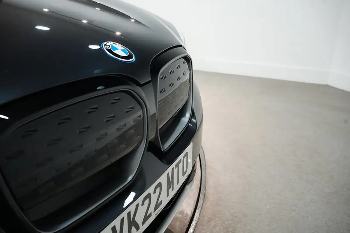 2022-bmw-ix3-e-premier-edition-big-19