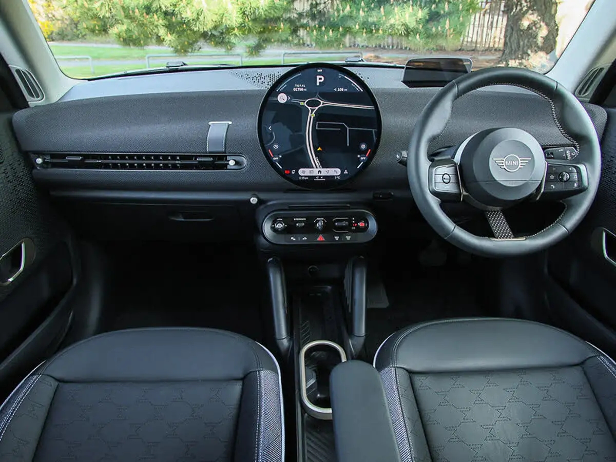 2024-mini-cooper-e-cooper-e-classic-big-3