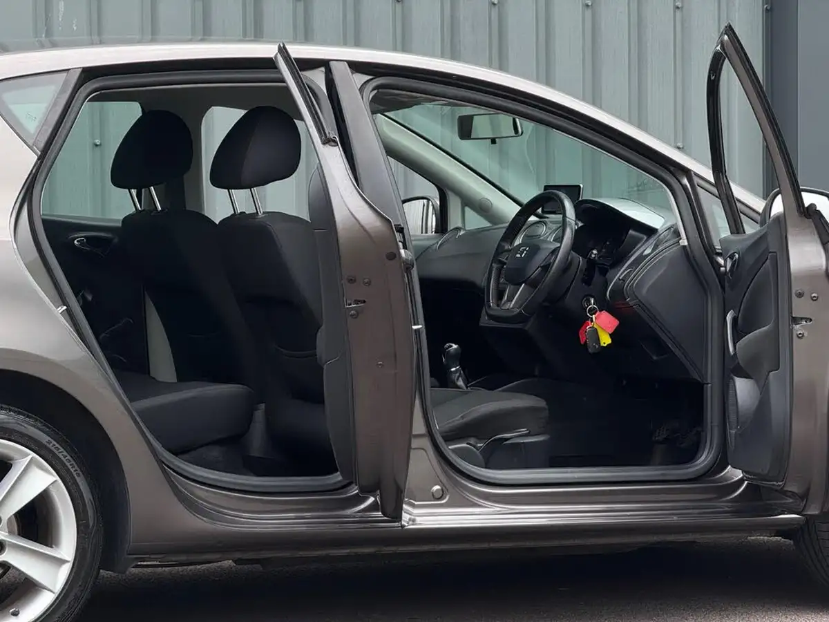 2015-seat-ibiza-14tsi-fr-hatchback-5d-big-23