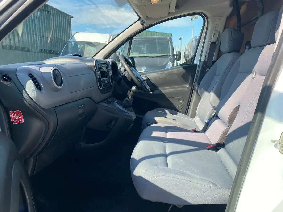 2013-citroen-berlingo-16td-l1-625-lx-airdream-airdream-panel-big-8