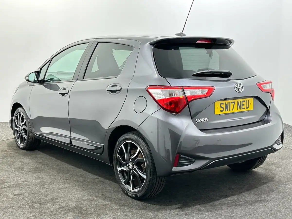 2017-toyota-yaris-15-vvt-i-design-panoramic-roof-1497cc-big-5