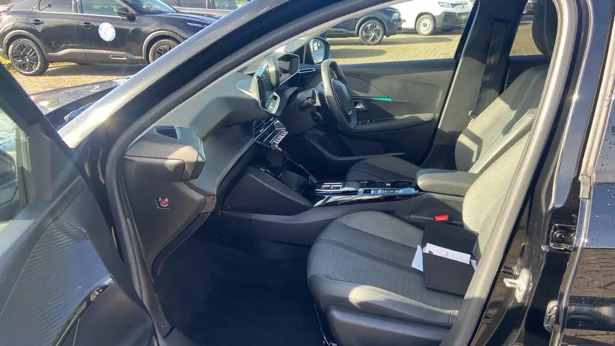 2023-peugeot-208-12-puretech-allure-premium-130ps-eat8-big-12