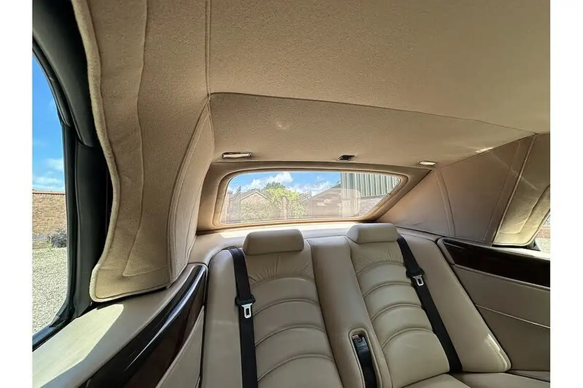 1997-bentley-azure-68-big-56