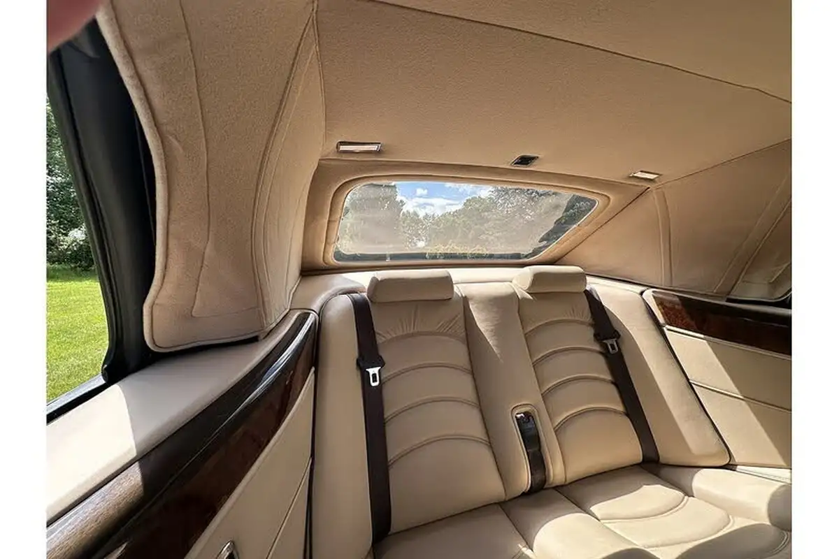 1997-bentley-azure-68-big-28