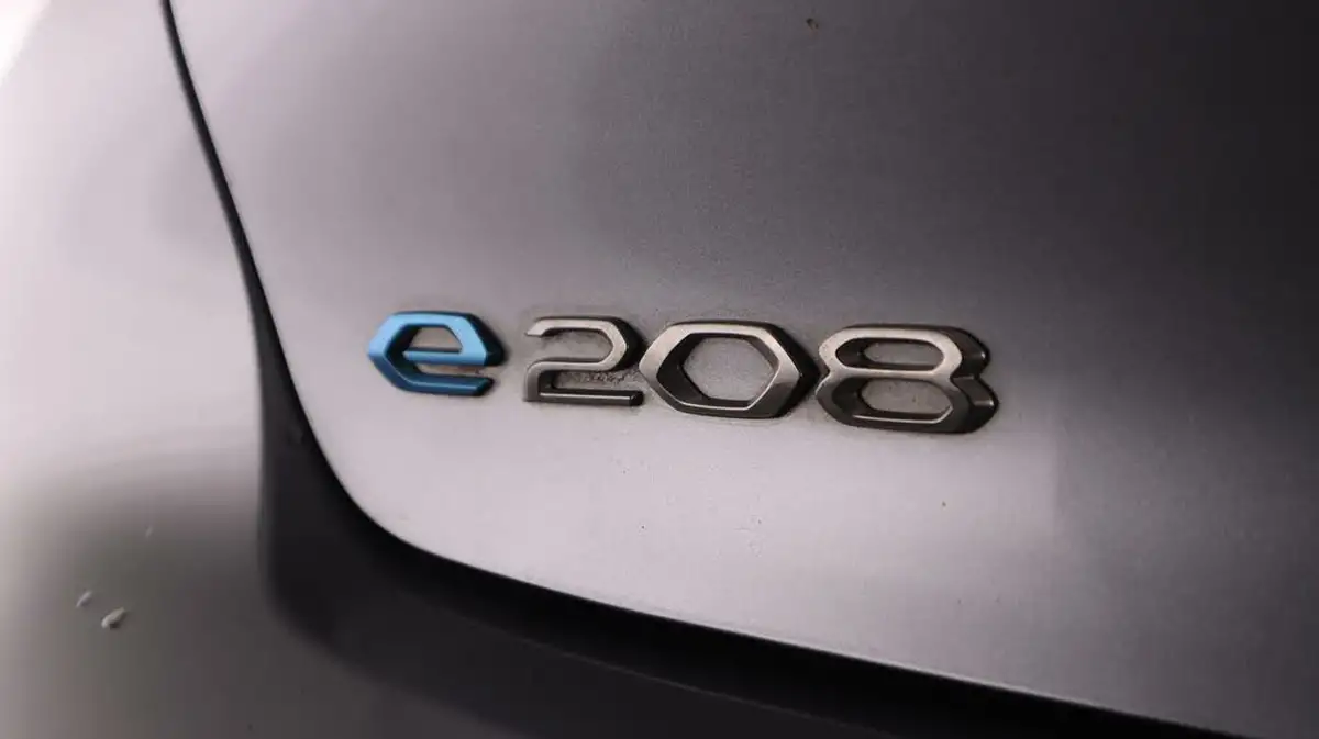 2021-peugeot-208-e-gt-50kwh-big-20