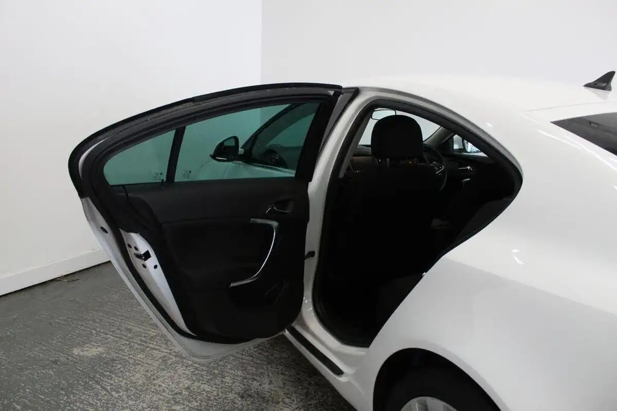 2015-vauxhall-insignia-20cdti-sri-140ps-navss-ecoflex-hatchback-5d-big-27