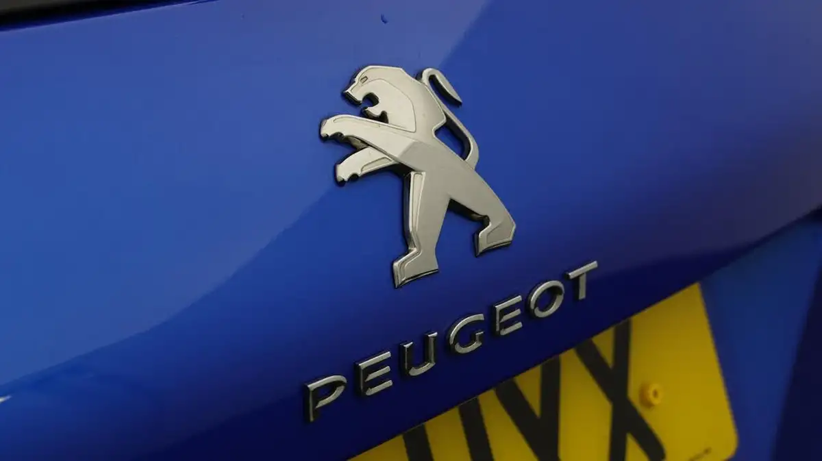 2021-peugeot-308-15-bluehdi-gt-premium-eat8-big-21
