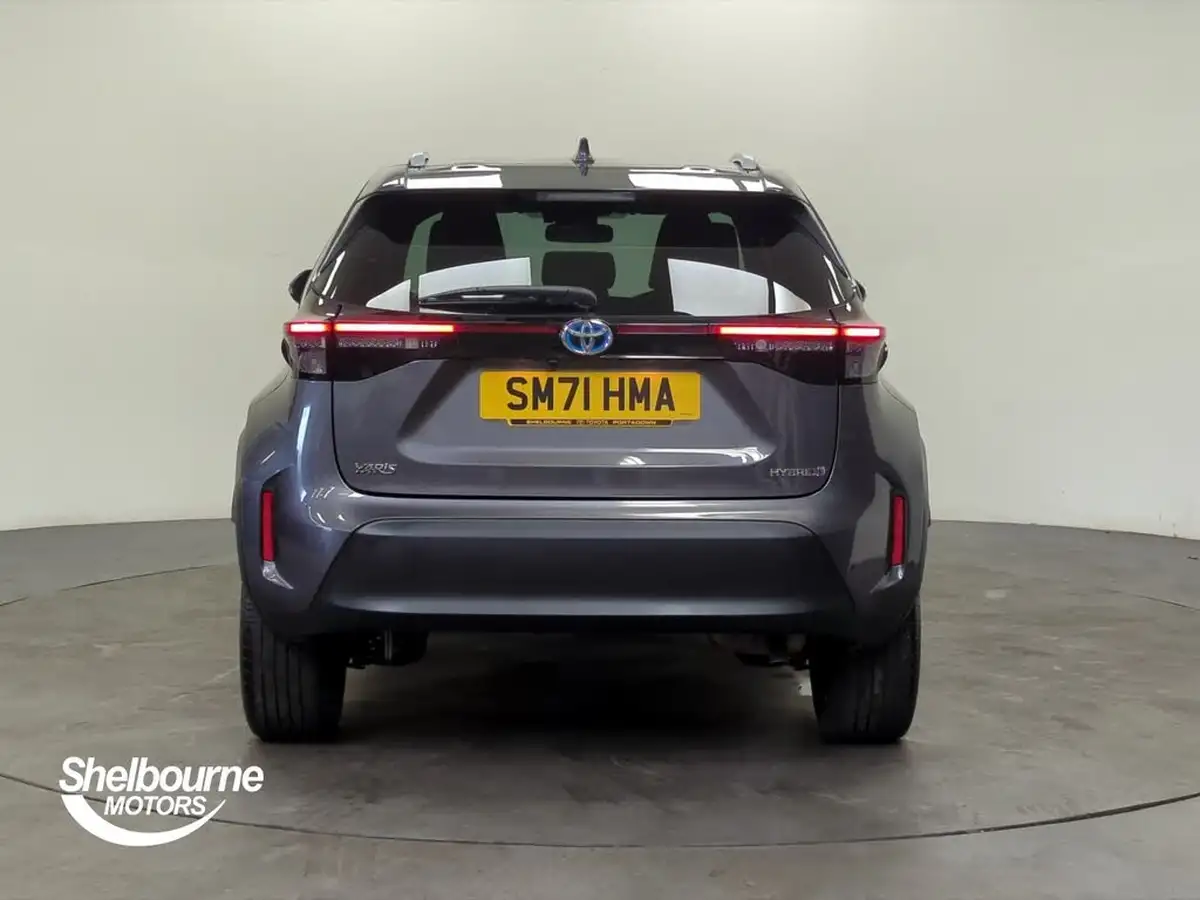 2022-toyota-yaris-15-vvt-i-design-panoramic-roof-big-3