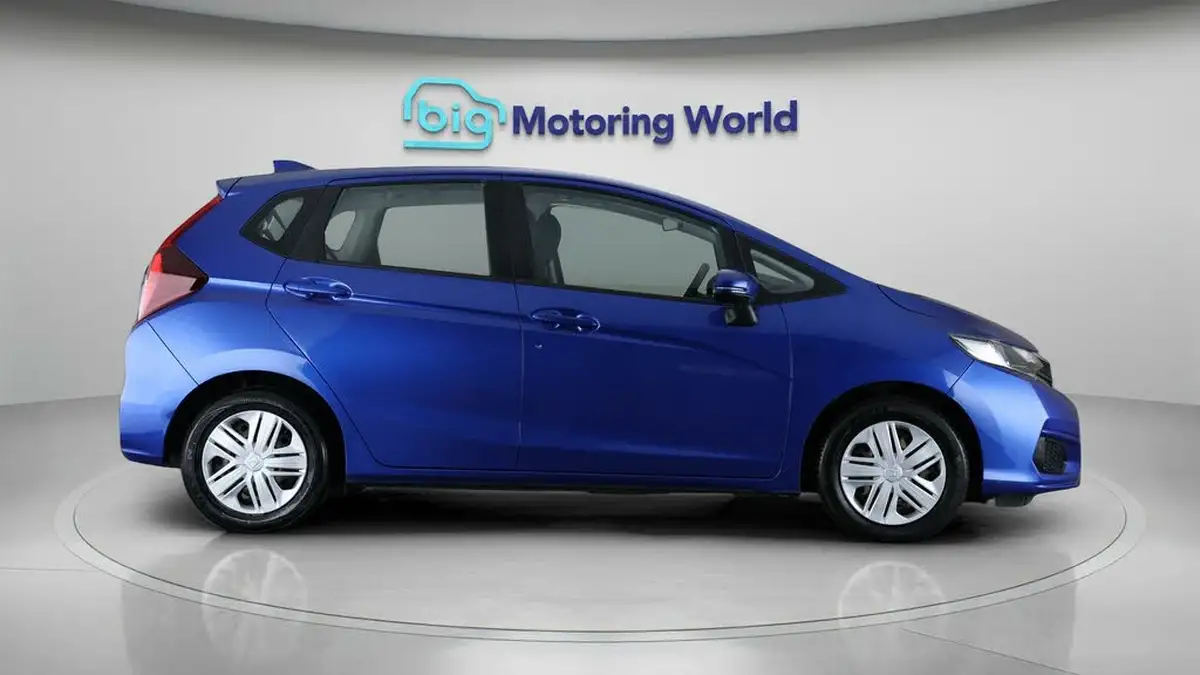 2019-honda-jazz-13-i-vtec-s-big-8