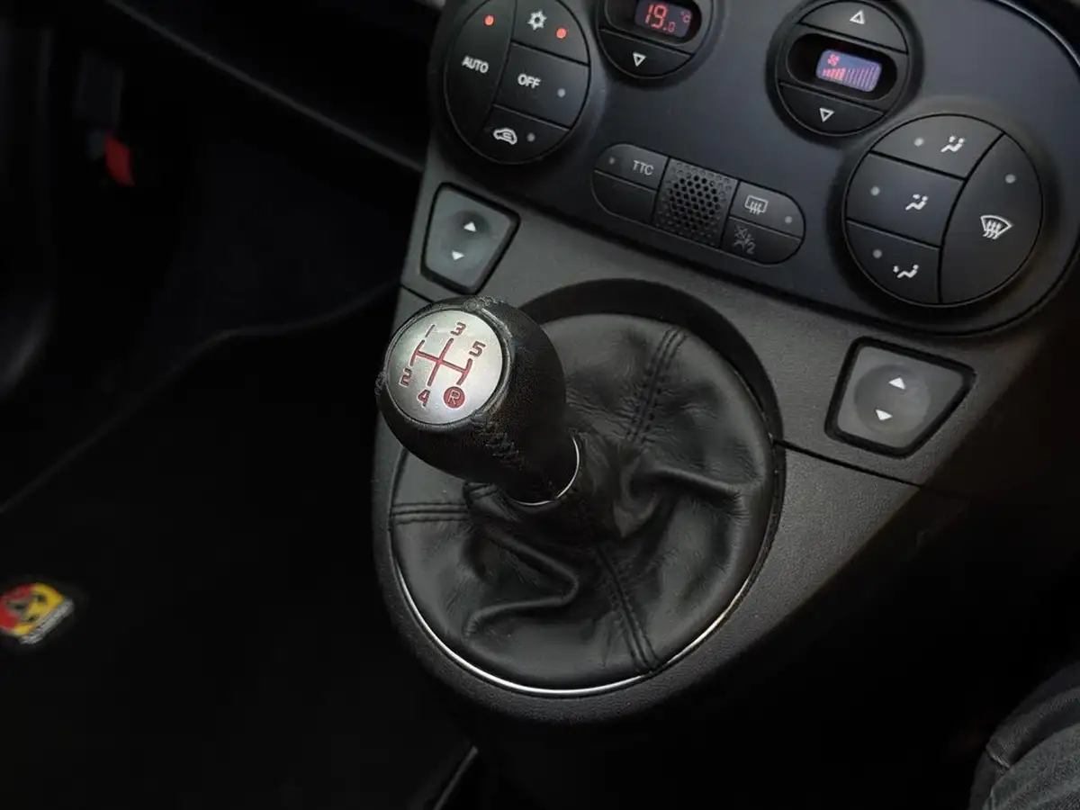 2016-abarth-500c-14-tjet-595c-big-15