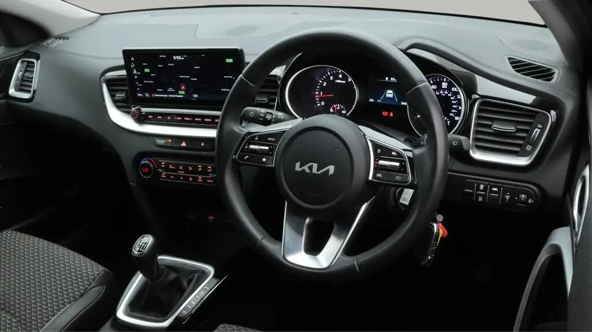 2022-kia-ceed-15-t-gdi-3-hatchback-big-9
