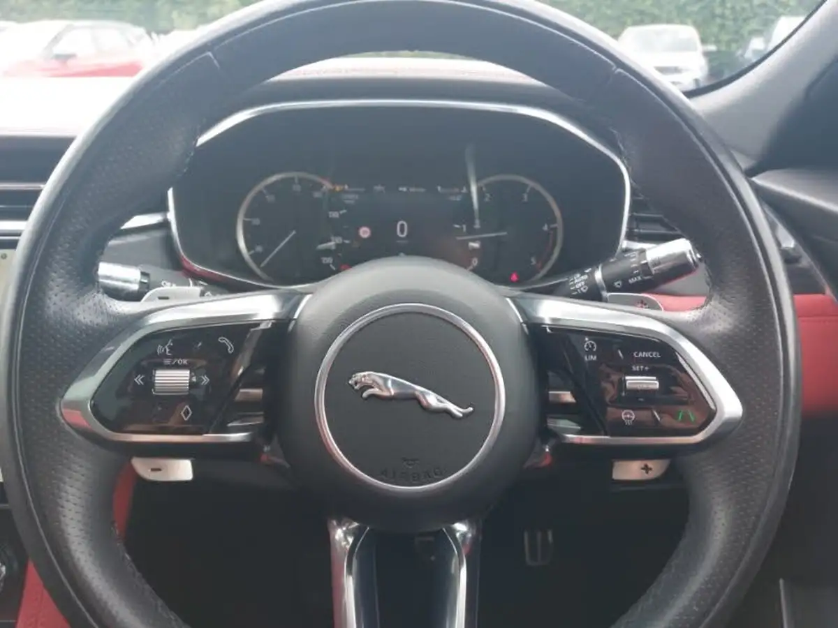 2022-jaguar-f-pace-20-d200-r-dynamic-black-big-11