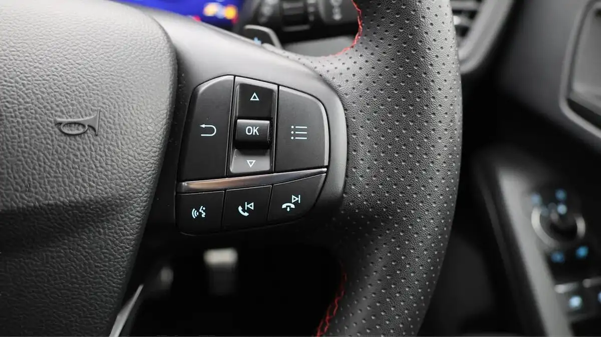 2023-ford-focus-10t-st-line-vignale-125ps-hybrid-mhev-hatchback-powershift-big-26