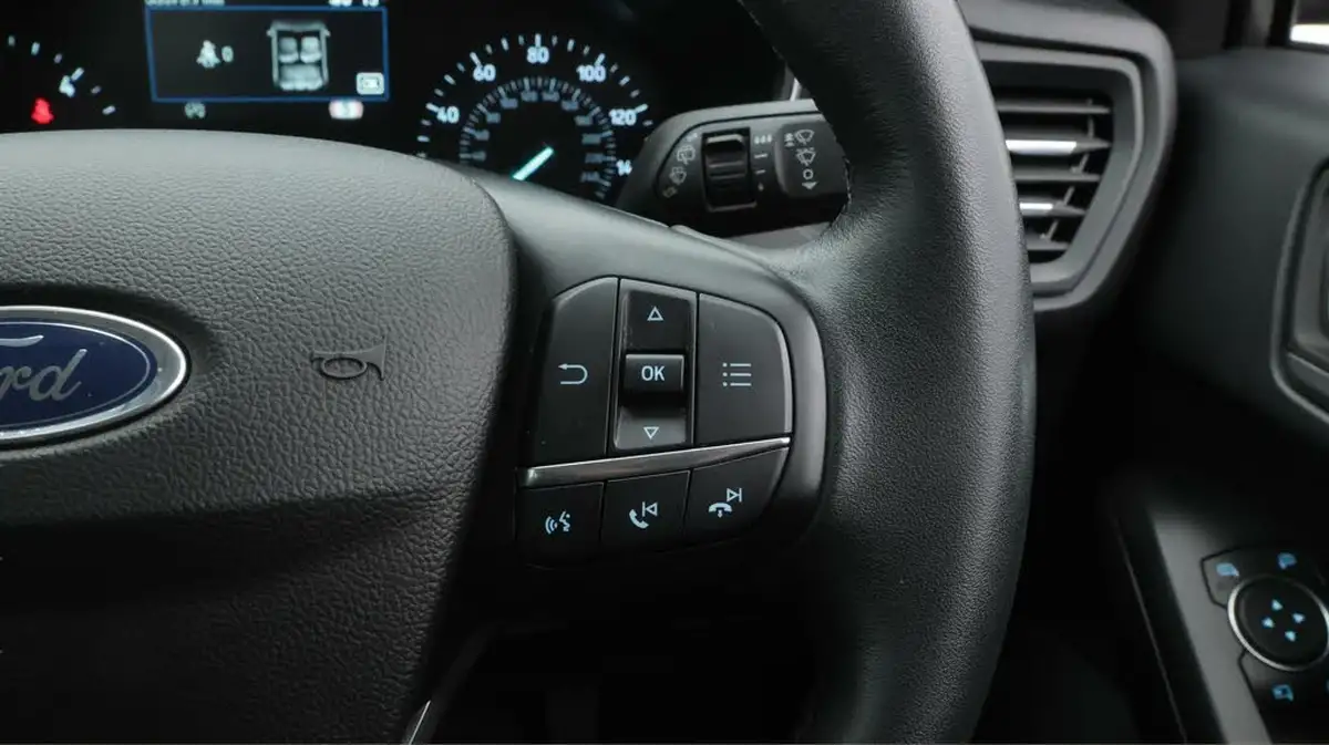 2020-ford-focus-15-titanium-hatchback-big-23