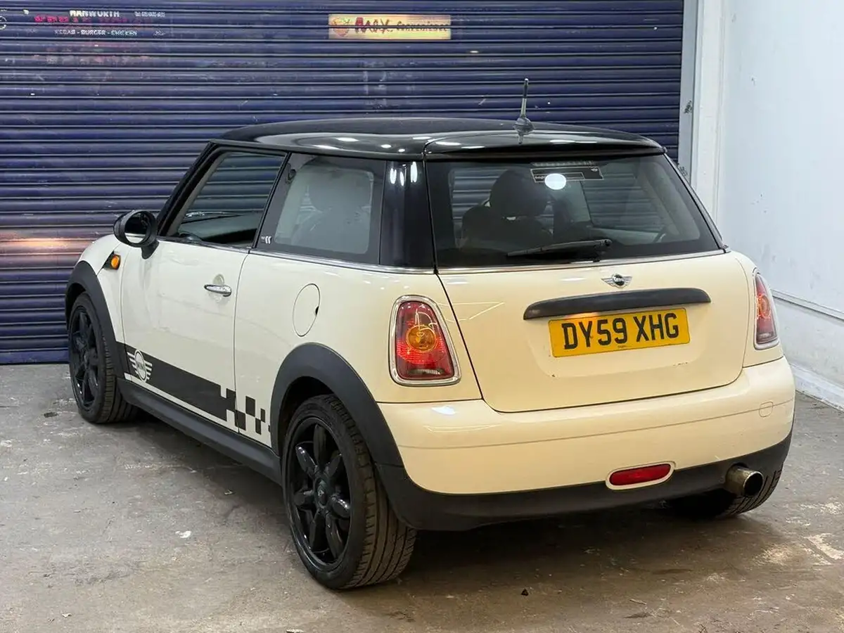2009-mini-cooper-14-first-75bhp-big-12