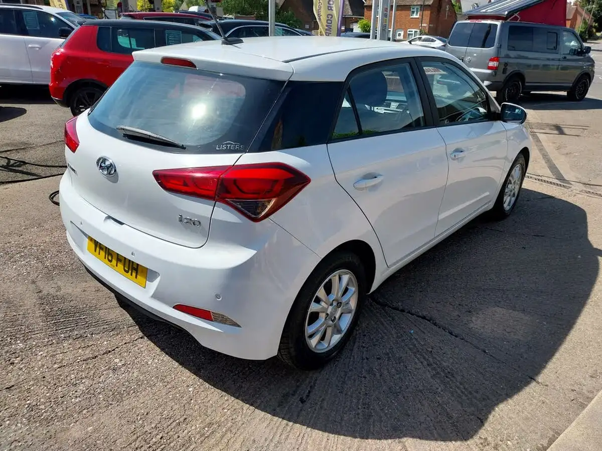 2016-hyundai-i20-12-se-hatchback-5d-big-4