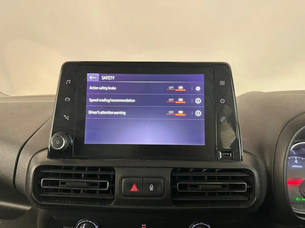 2022-vauxhall-combo-life-15-se-100ps-big-40