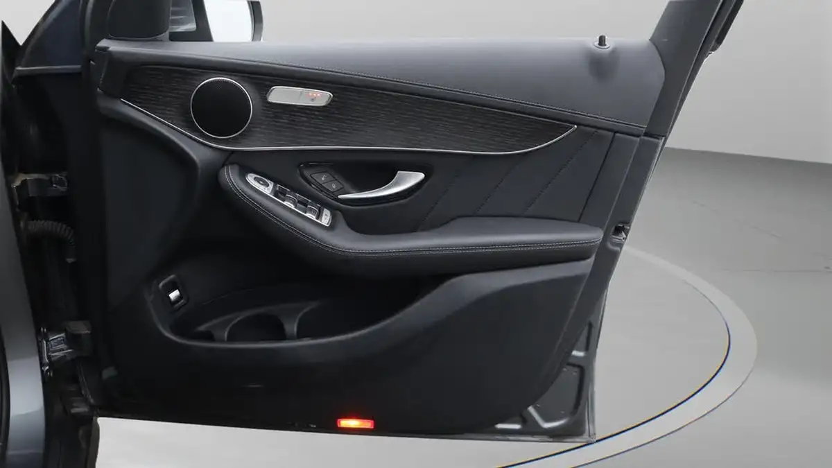 2020-mercedes-benz-glc-class-20d-glc220d-amg-line-coupe-4d-4matic-plus-big-15