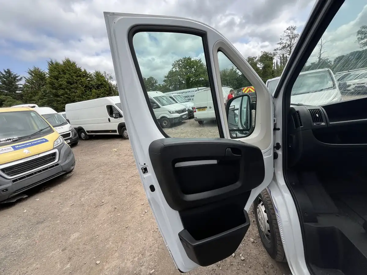 2021-peugeot-boxer-22-bluehdi-professional-335-l3-h2-140bhpeu6dt-panel-big-7