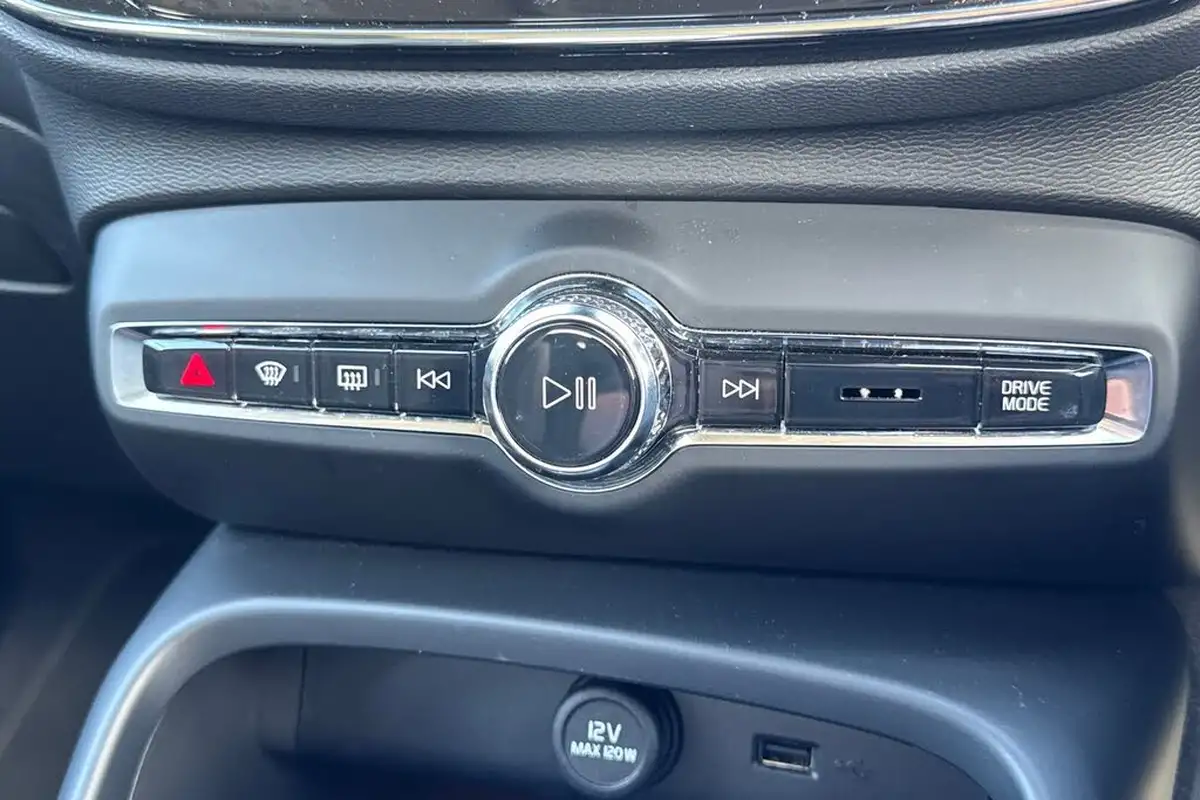 2021-volvo-xc40-15-t3-inscription-161bhp-auto-big-13