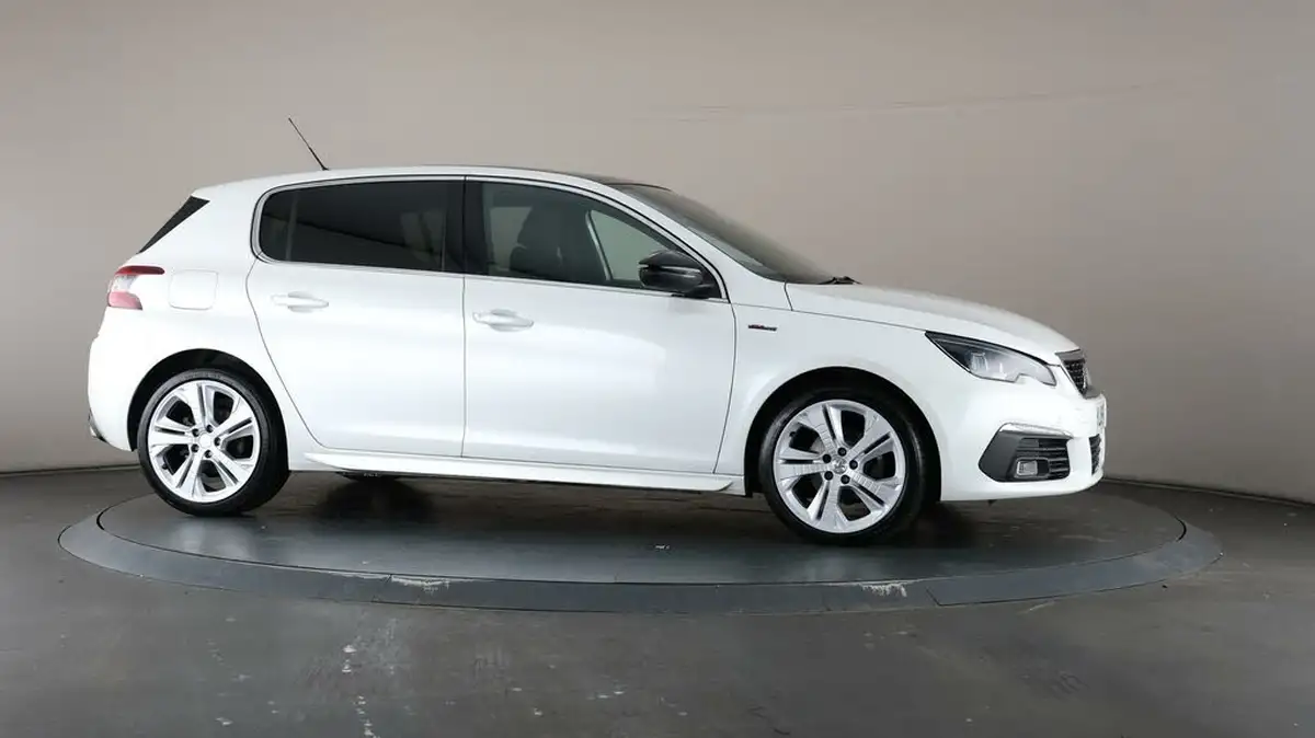 2019-peugeot-308-15-bluehdi-gt-line-big-60