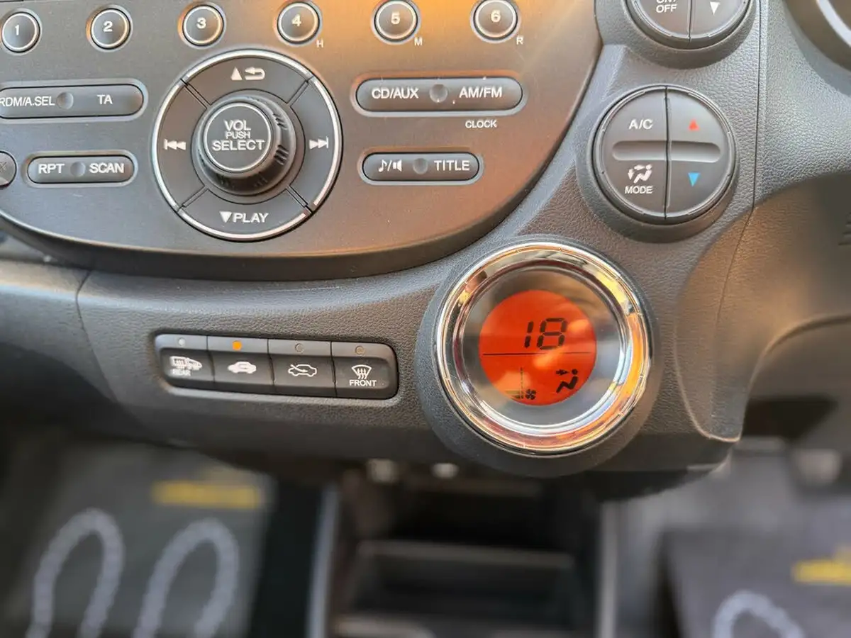 2011-honda-jazz-14-ex-big-32