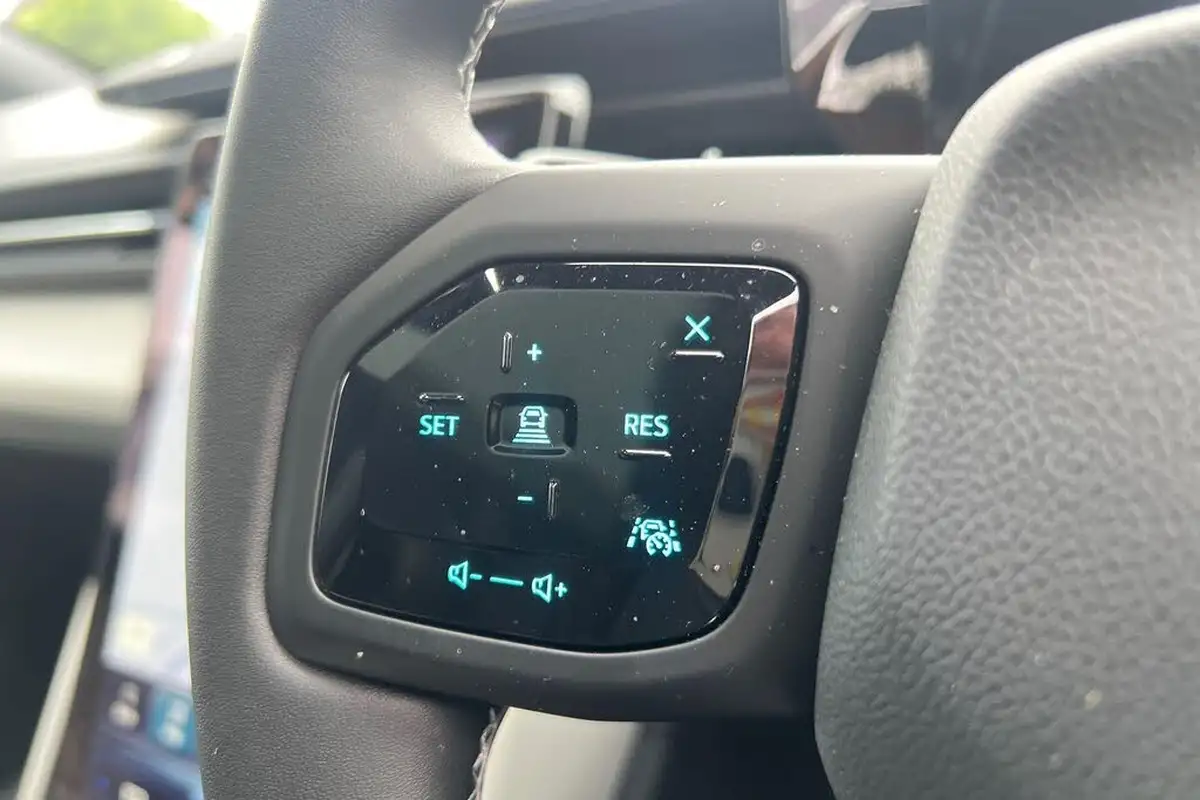 2024-ford-explorer-e-premium-340ps-awd-79kwh-big-15