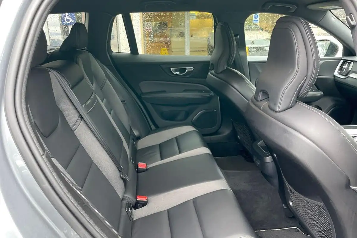 2021-volvo-v60-20-b3-r-design-160bhp-big-21