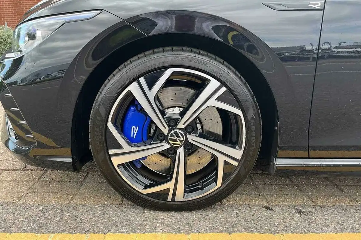 2021-volkswagen-golf-20-tsi-r-hatchback-big-4
